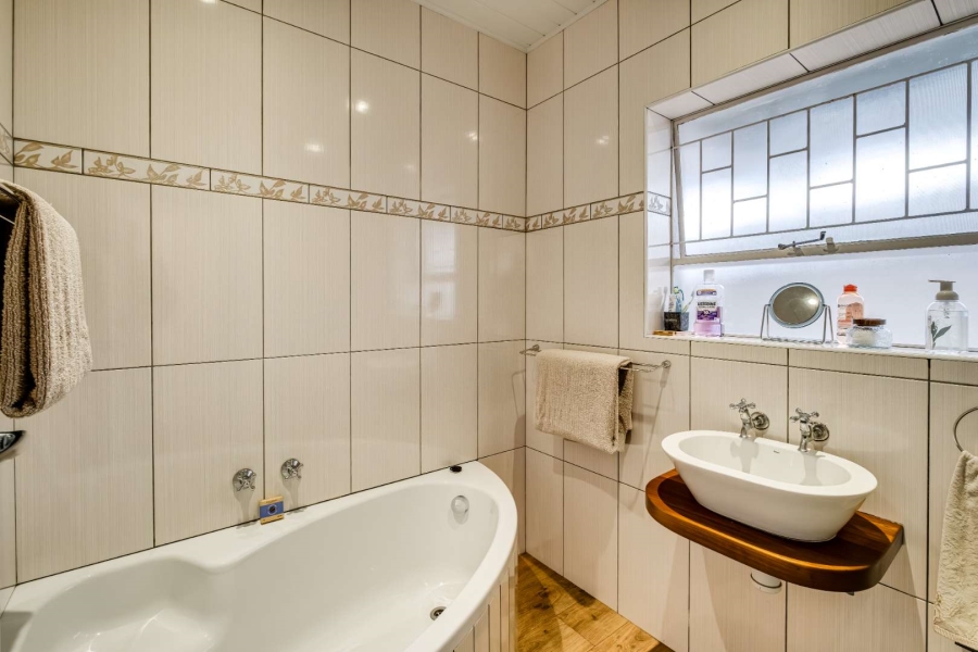 5 Bedroom Property for Sale in Kirstenhof Western Cape